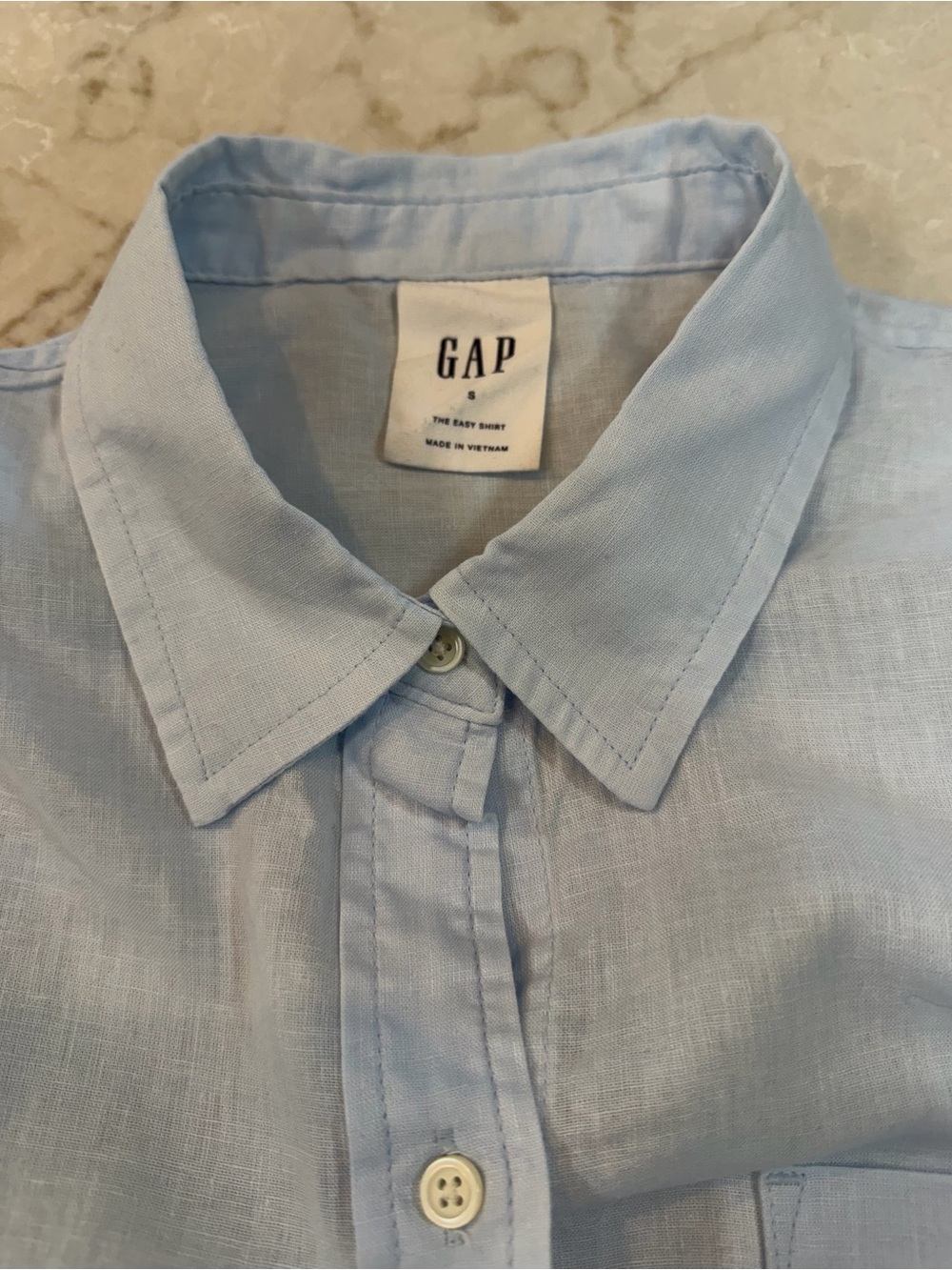 GAP Women’s pale blue linen blend button down - Picture 3 of 4